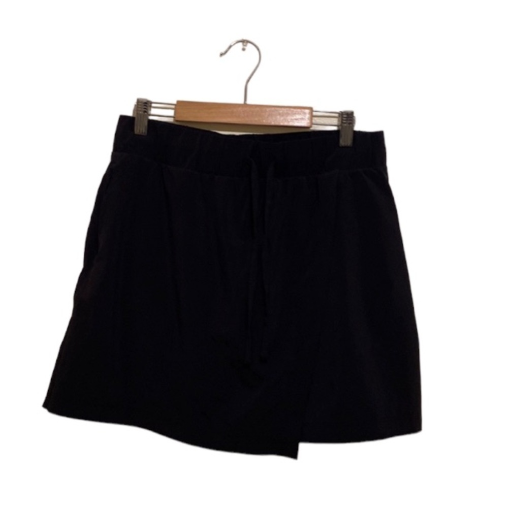 All in Motion black skirt with pockets . Size S
